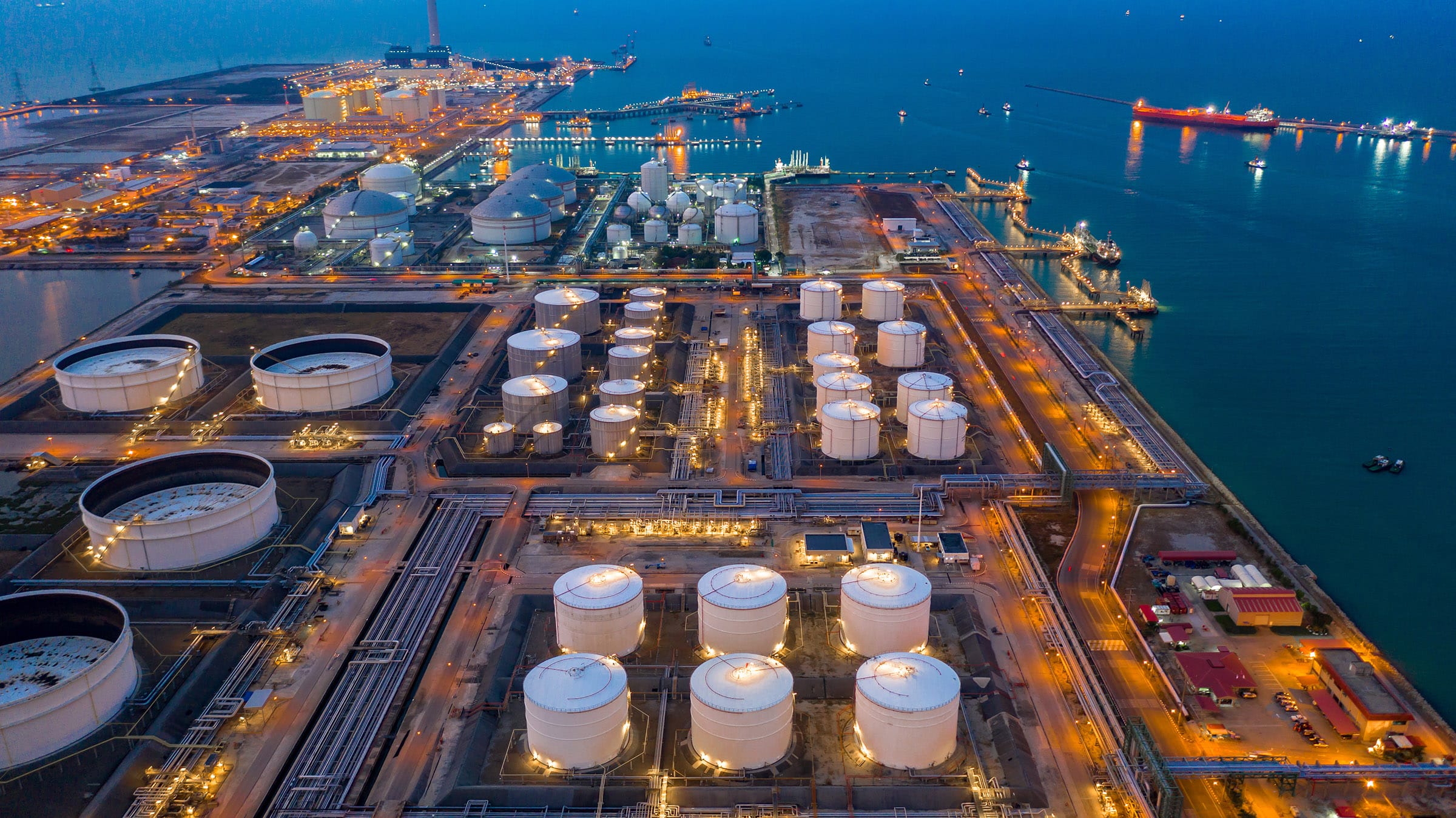 Oil Surges as Central Banks Hold Their Nerve