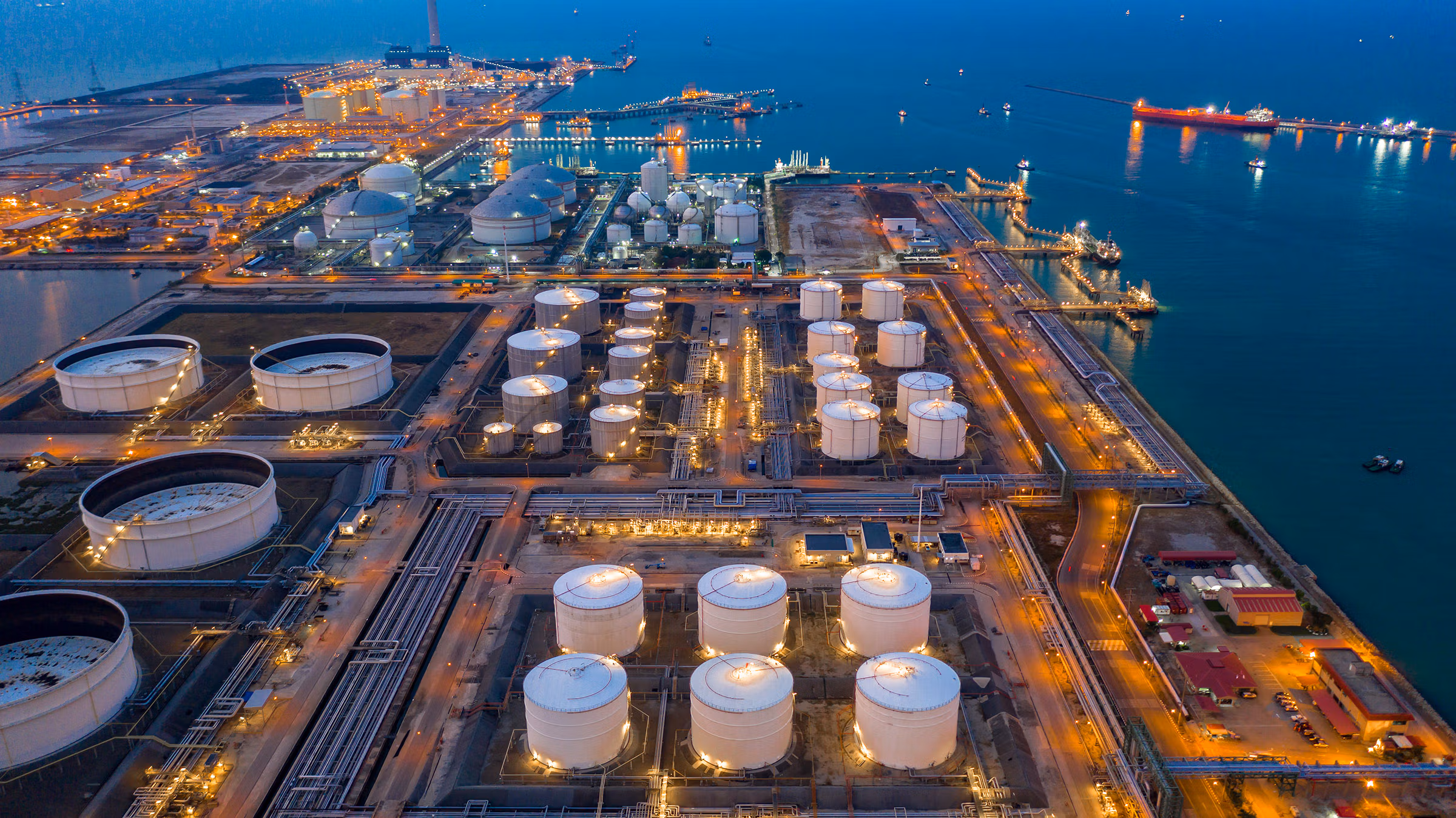 Oil Surges as Central Banks Hold Their Nerve